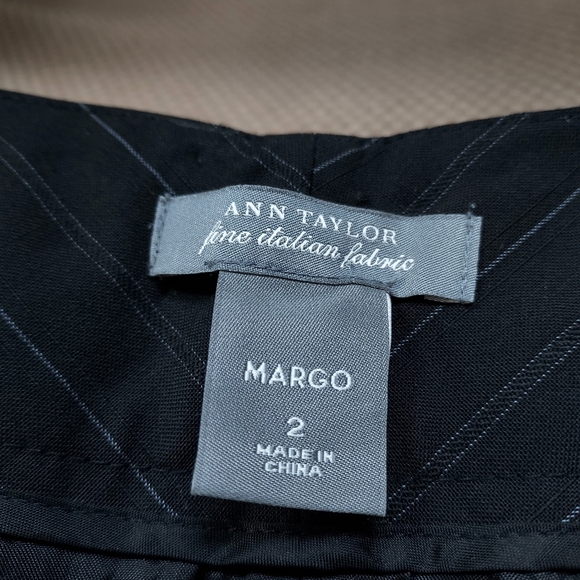 EUC Ann Taylor fine Italian wool blend pinstripe suit - Picture 8 of 15